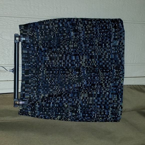 Loft lined skirt size 4 - Picture 3 of 3